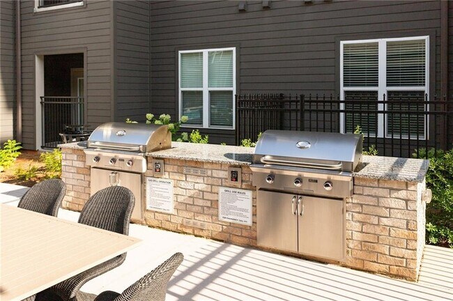 Building Photo - 501 W Waugh St