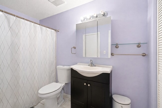 Building Photo - 5 Thoreau Ct