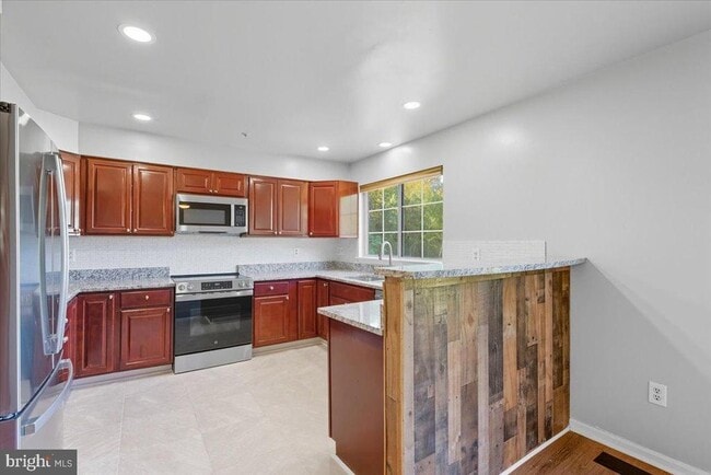 Building Photo - 9208 Fairlane Pl