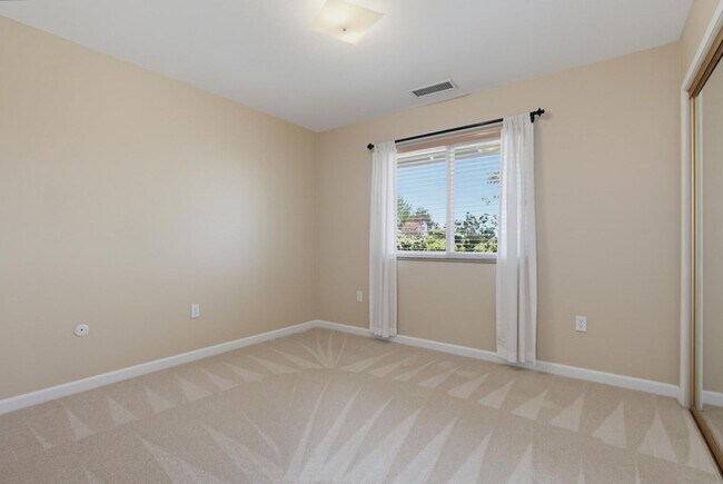 Building Photo - 2039 Lemon Ave
