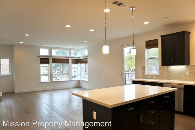 Building Photo - 4 br, 4.5 bath House - 39165 Declaration St
