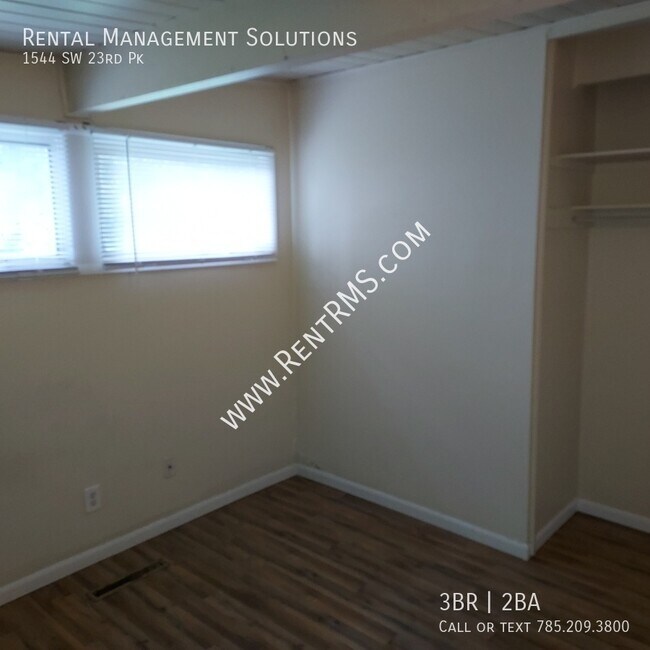 Building Photo - 1544 SW 23rd Park