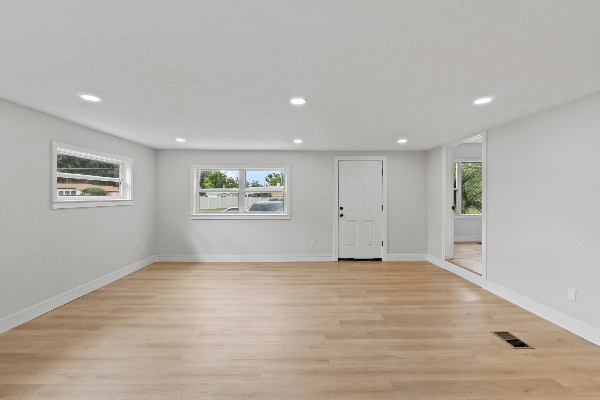 Building Photo - 1608 Knollwood Circle