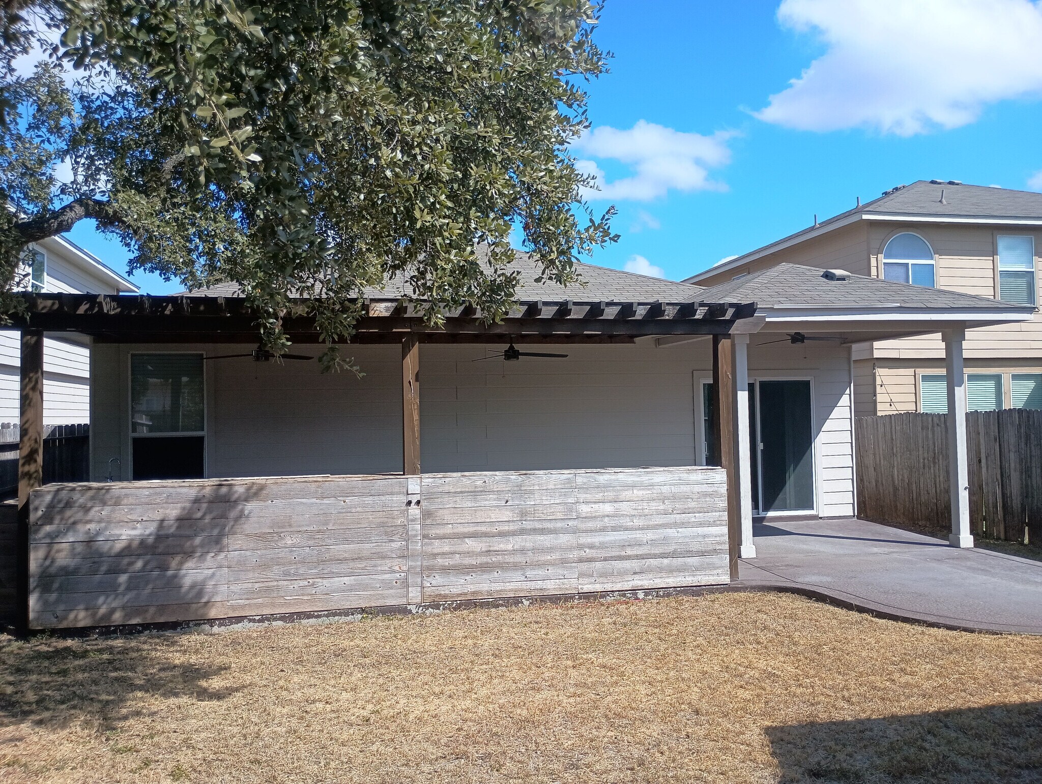 Building Photo - Room in House on Katherine Way