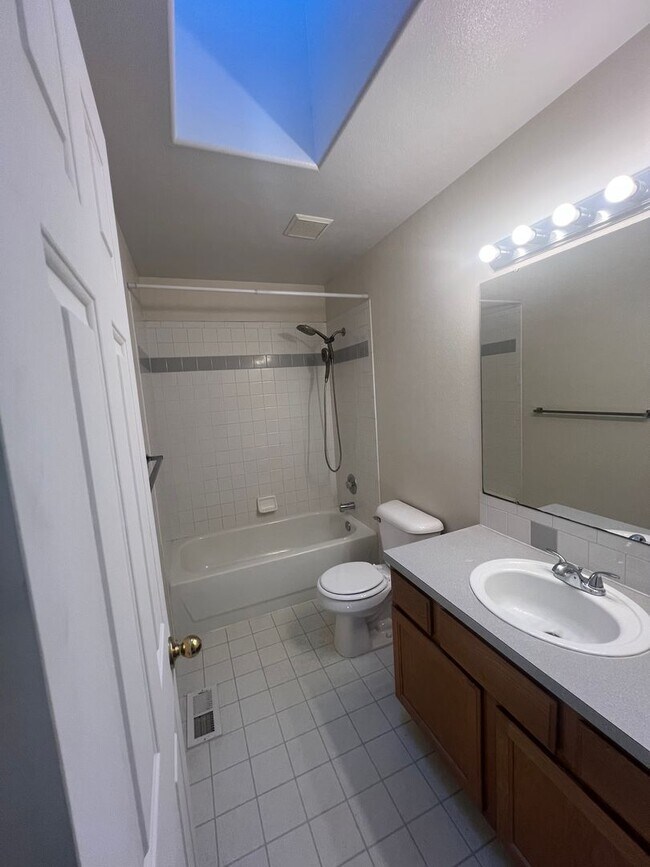 Building Photo - 3 bedroom 2 bath in a beautiful, spacious Meridian Neighborhood!