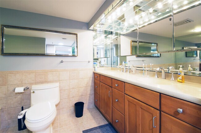 Building Photo - 2480 Presidential Way