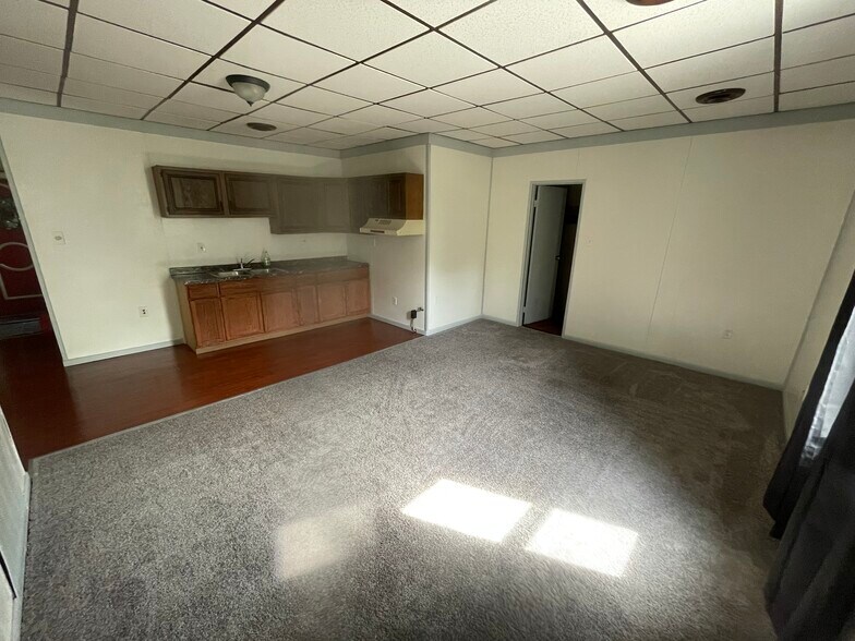 Building Photo - 410 W 5th Ave