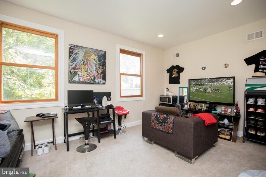 Building Photo - 4513 Silverwood St