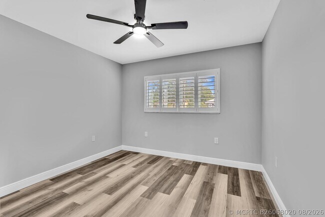 Building Photo - 2056 Park Pl