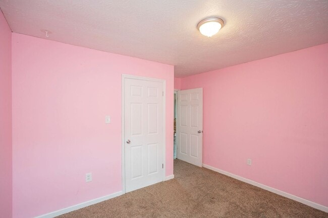Building Photo - 3 Bed home in Carthage with large basement!