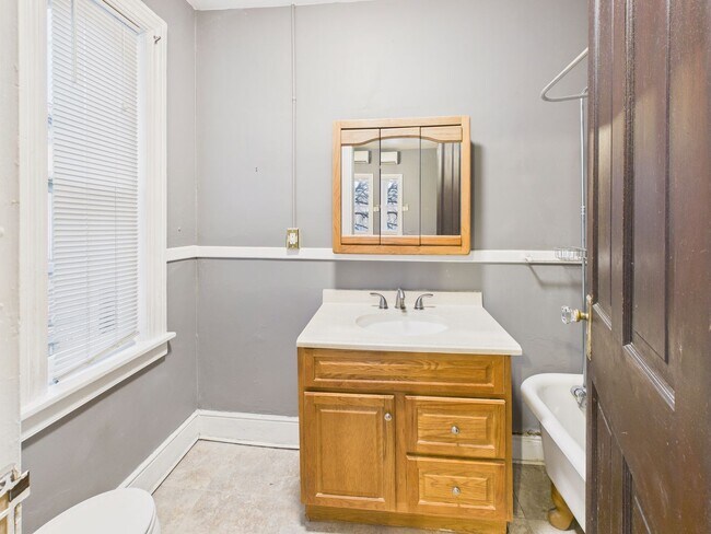 Building Photo - 1017 Green St