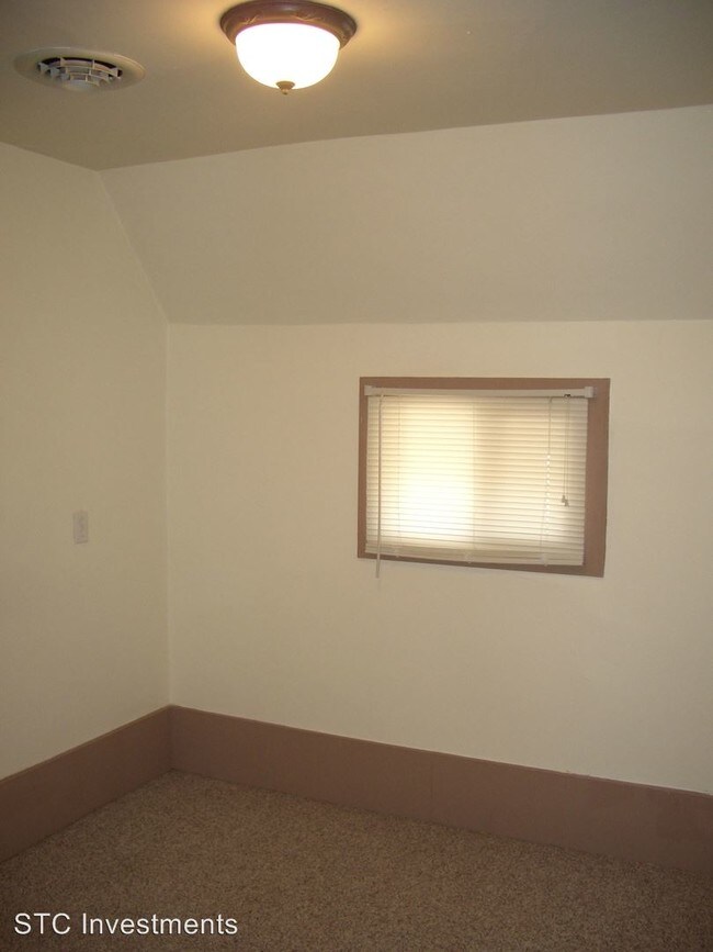 Building Photo - 4 br, 1.5 bath House - 527 N. Lafayette