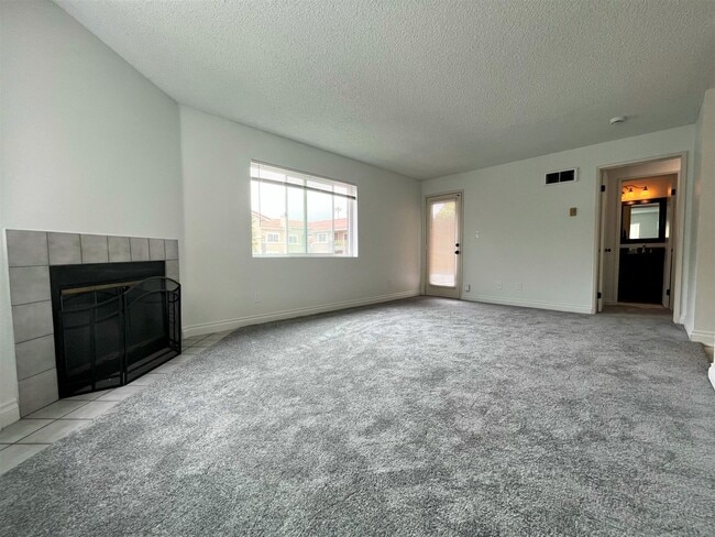 Building Photo - Must See Bright and welcoming one bedroom ...