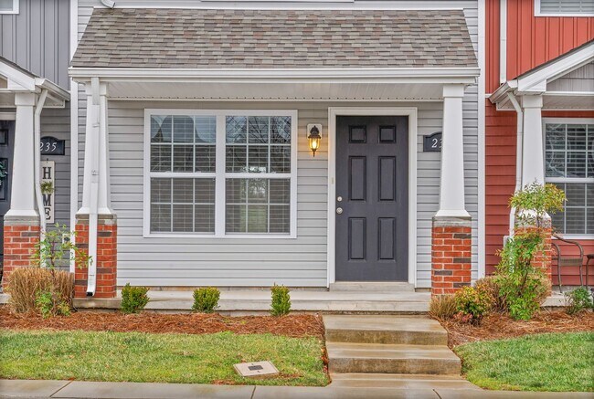 Building Photo - 2 Bedroom Condo For Rent With Community Swimming Pool!