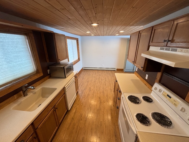 Building Photo - 207 Miles Ave