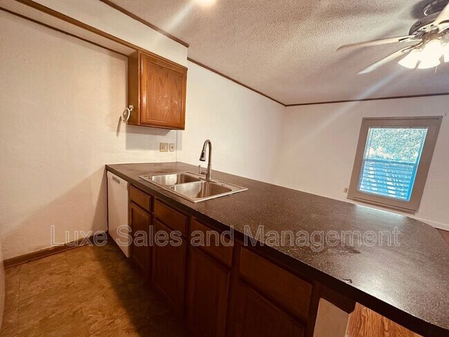 Building Photo - 4110 N Drexel Blvd
