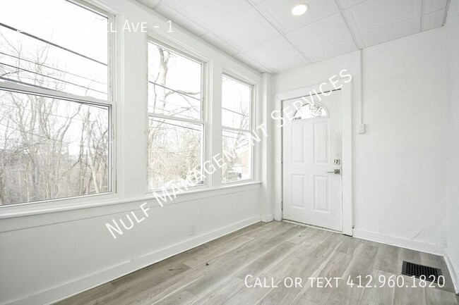 Building Photo - 2 bed, 1 bath + a bonus room unit in Dormont