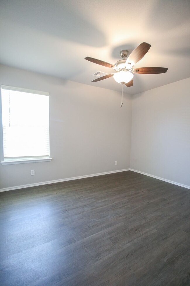Building Photo - 5309 S Nassau Ave