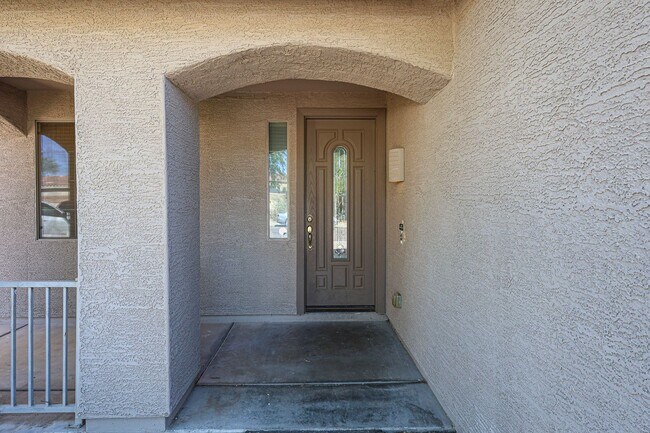 Building Photo - Charming 4 Bed 2 bath 2 Car Garage Home in...
