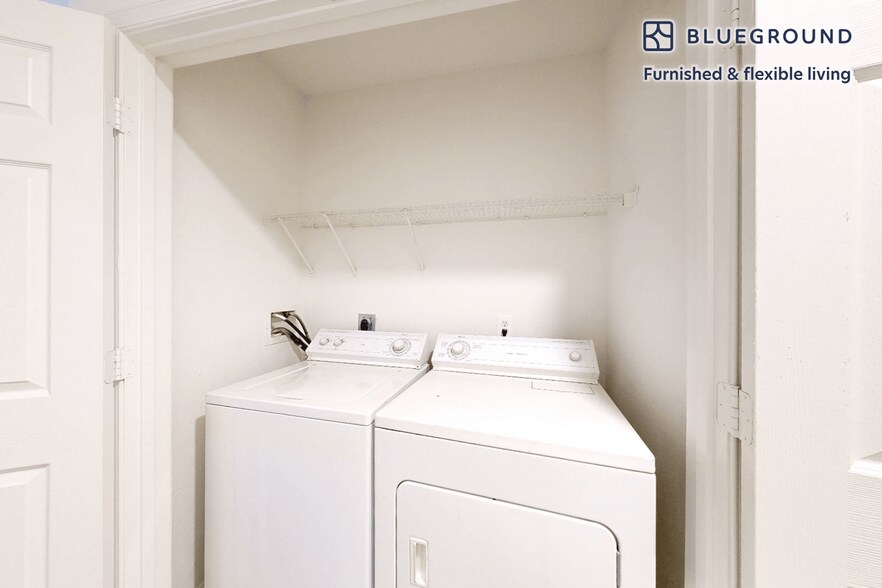 Building Photo - 1569 Onyx Dr