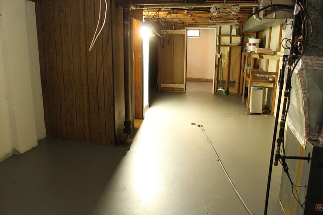 Building Photo - 1703 Shady Lane Rd