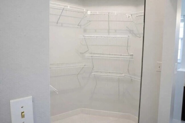 Building Photo - 11316 Maybrook Ave