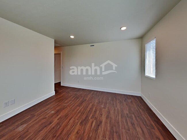 Building Photo - 11535 W Mesquite St