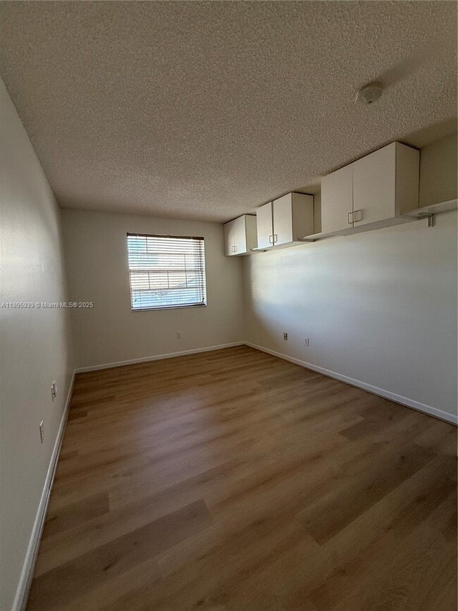Building Photo - 2646 SE 19th Ct