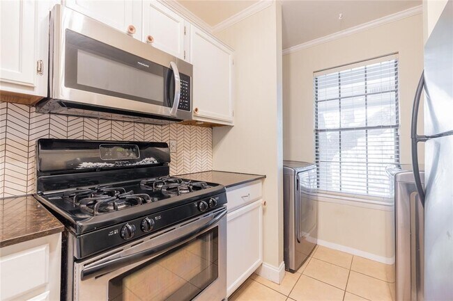 Building Photo - 1411 Gracy Farms Ln
