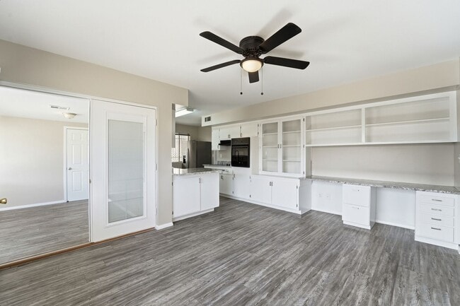 Building Photo - Comfortable 2-Bed Sun City Retreat with Vinyl Flooring & Fresh Paint