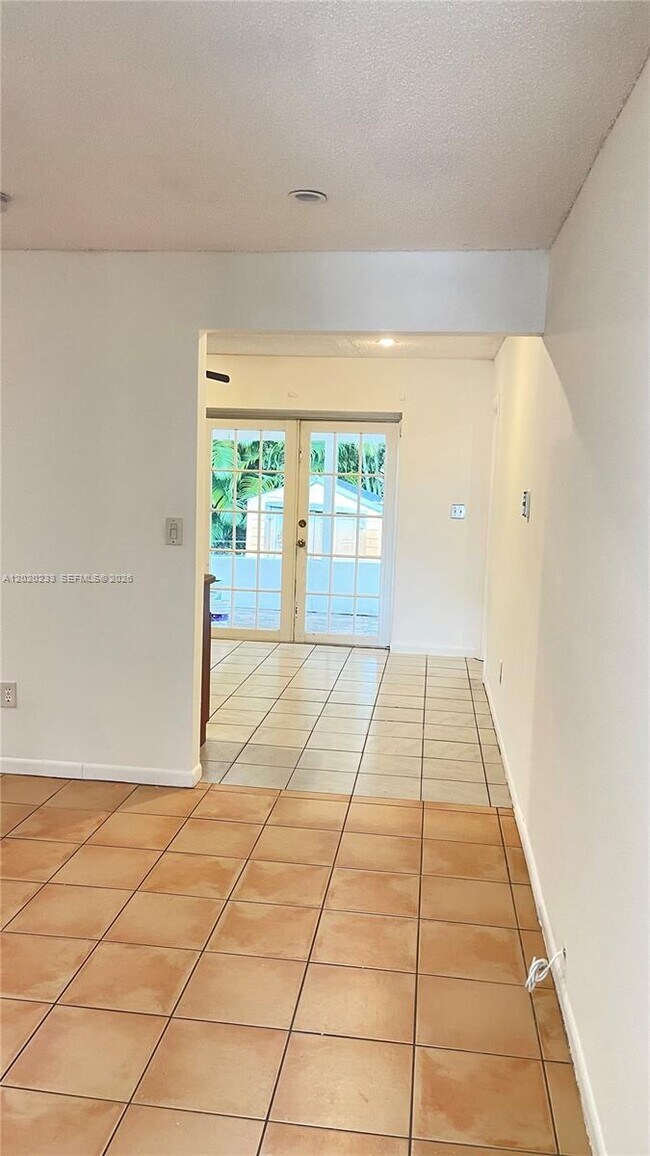 Building Photo - 4760 SW 66th Terrace