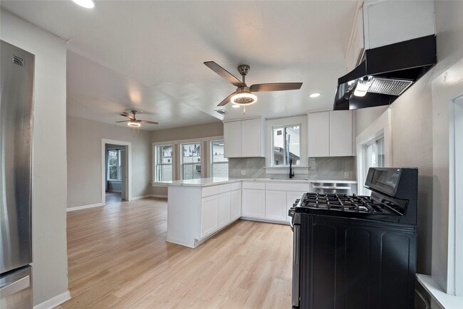 Building Photo - 615 Pacific St