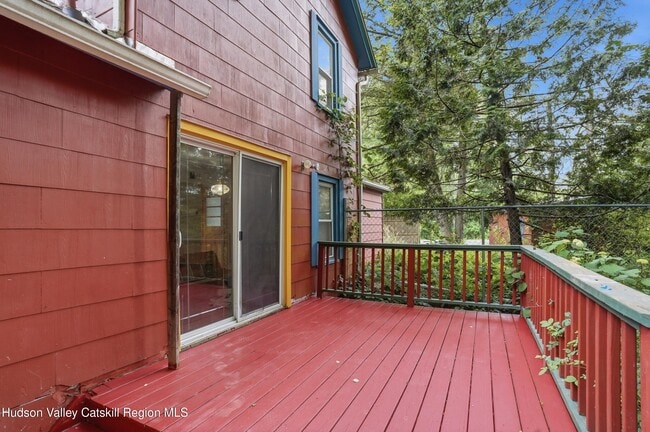 Building Photo - 872 NY-212