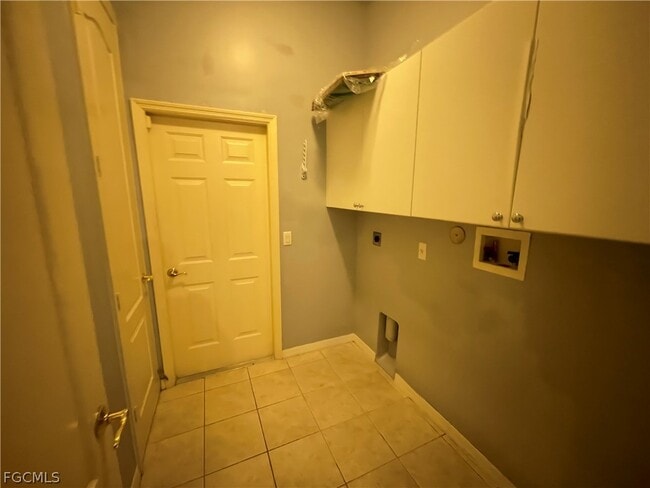 Building Photo - 3023 Lake Manatee Ct