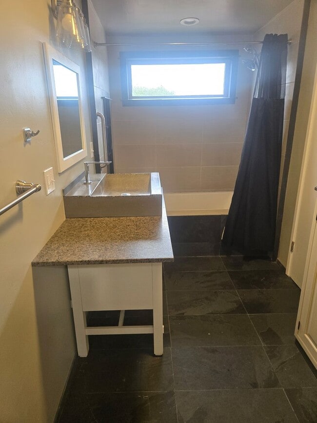 Building Photo - 1511 8th St