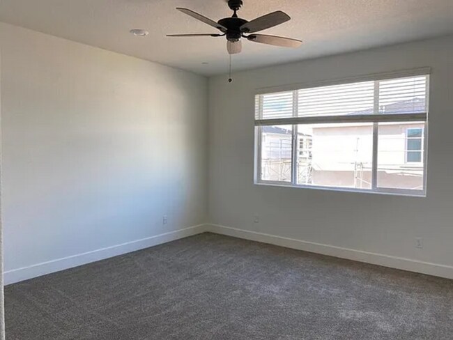 Building Photo - 2434 Urdaneta Way