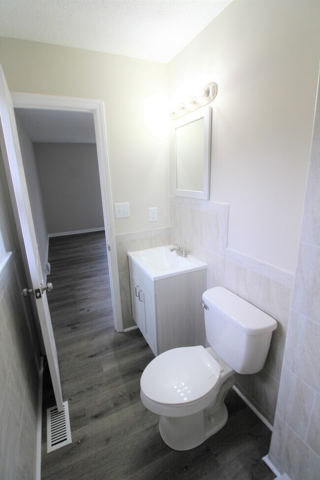 Building Photo - Remodeled Ranch Home in Steele Creek!