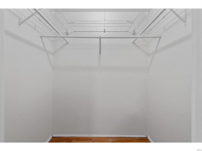 Building Photo - 596 Golfwood Dr