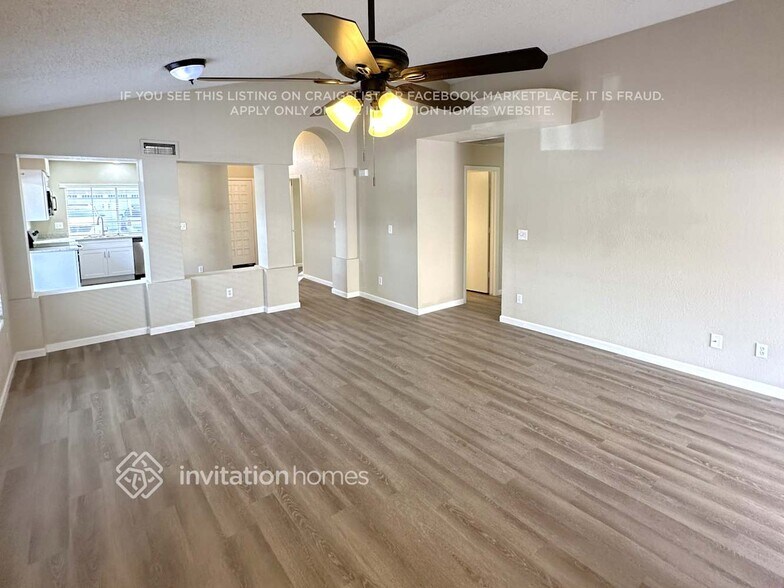 Building Photo - 1102 E Annette Dr