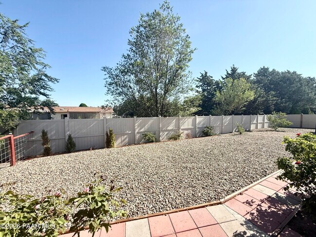 Building Photo - 821 Village Cir