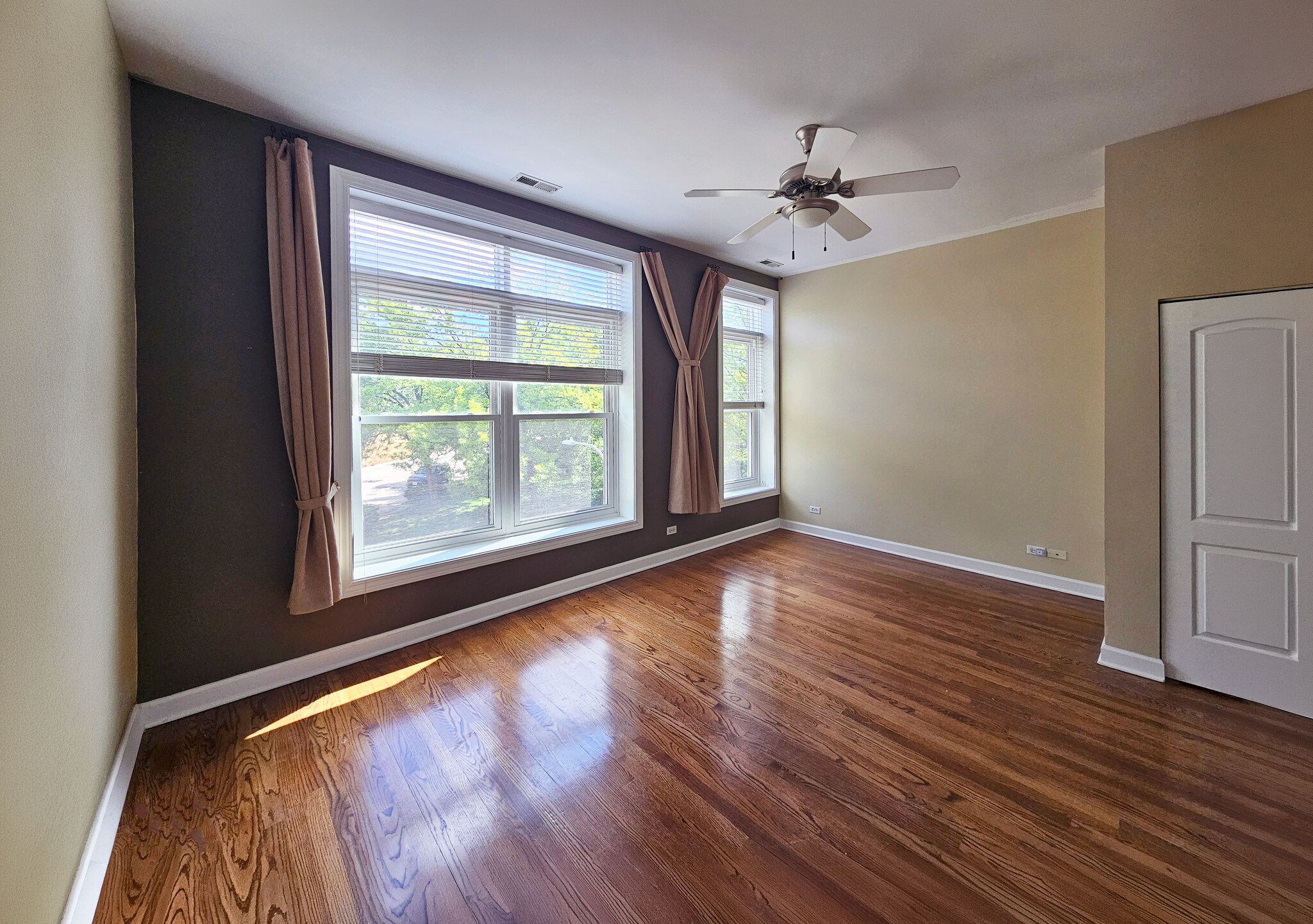 Primary bedroom - 2170 W Bowler St