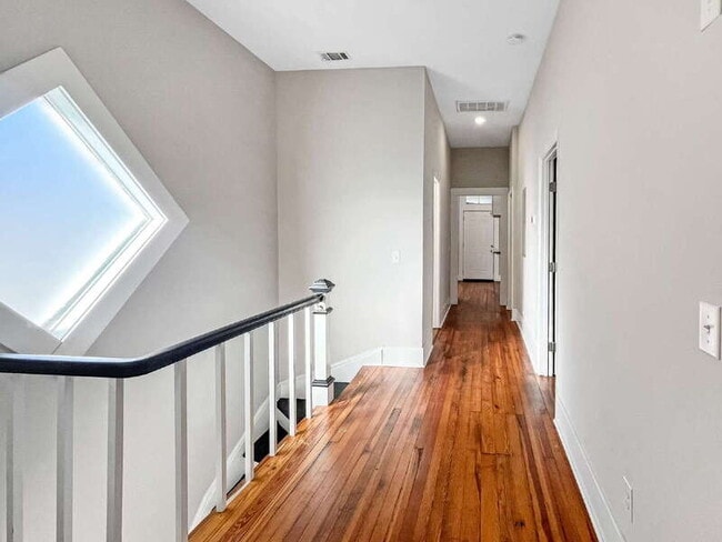 Building Photo - 1012 E Park Ave