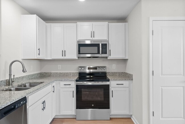 Building Photo - Close to downtown Clarksville! 2 Bed/2.5 Bath townhouse!