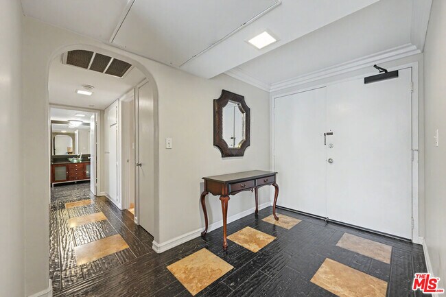 Building Photo - 10535 Wilshire Blvd