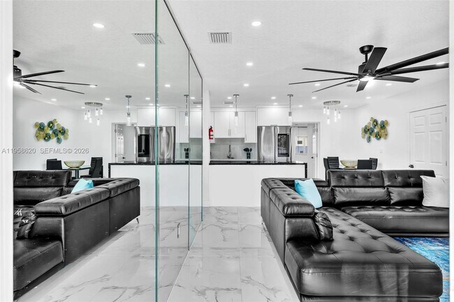 Building Photo - 560 Perviz Ave