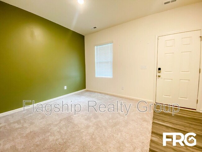 Building Photo - 300 Kenison Way