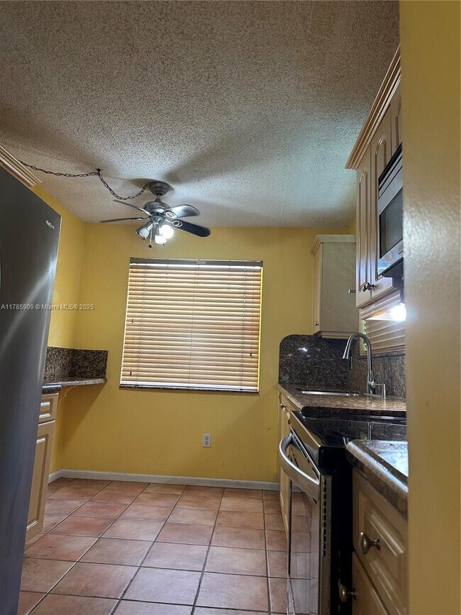 Building Photo - 2653 SE 20th Ct