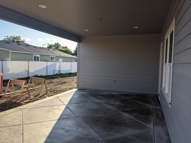 Building Photo - 475 Cheney Loop