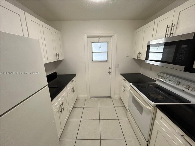 Primary Photo - 5600 NW 15th St