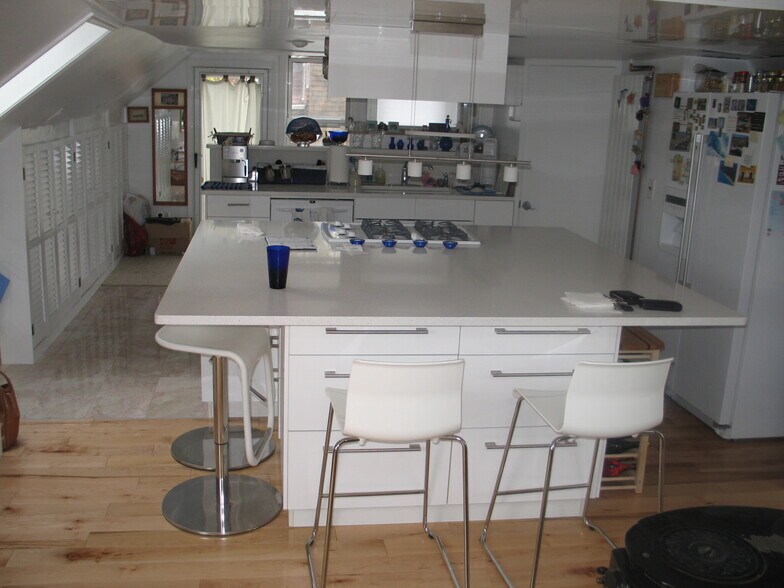 Primary Photo - 56 Hobson St